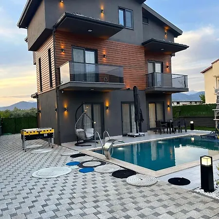 Merkezde 6 Kisilik Lueks Hotell